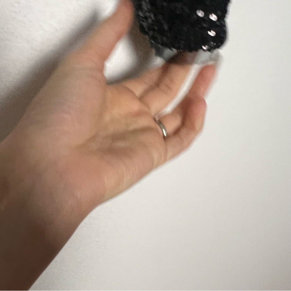 NWT NONchalant Vivi Black Sequin Asymmetrical Hem Long Sleeve Top Size XS - Picture 4 of 9